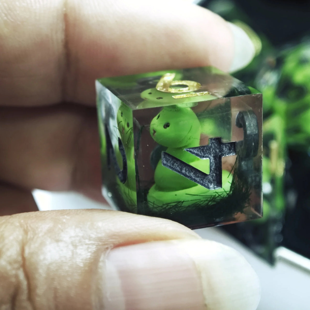 Snake-Effect Resin Dice Set – 4 Colours to Choose From